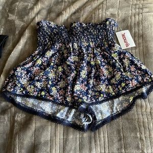 flowy shorts floral pattern navy blue size large